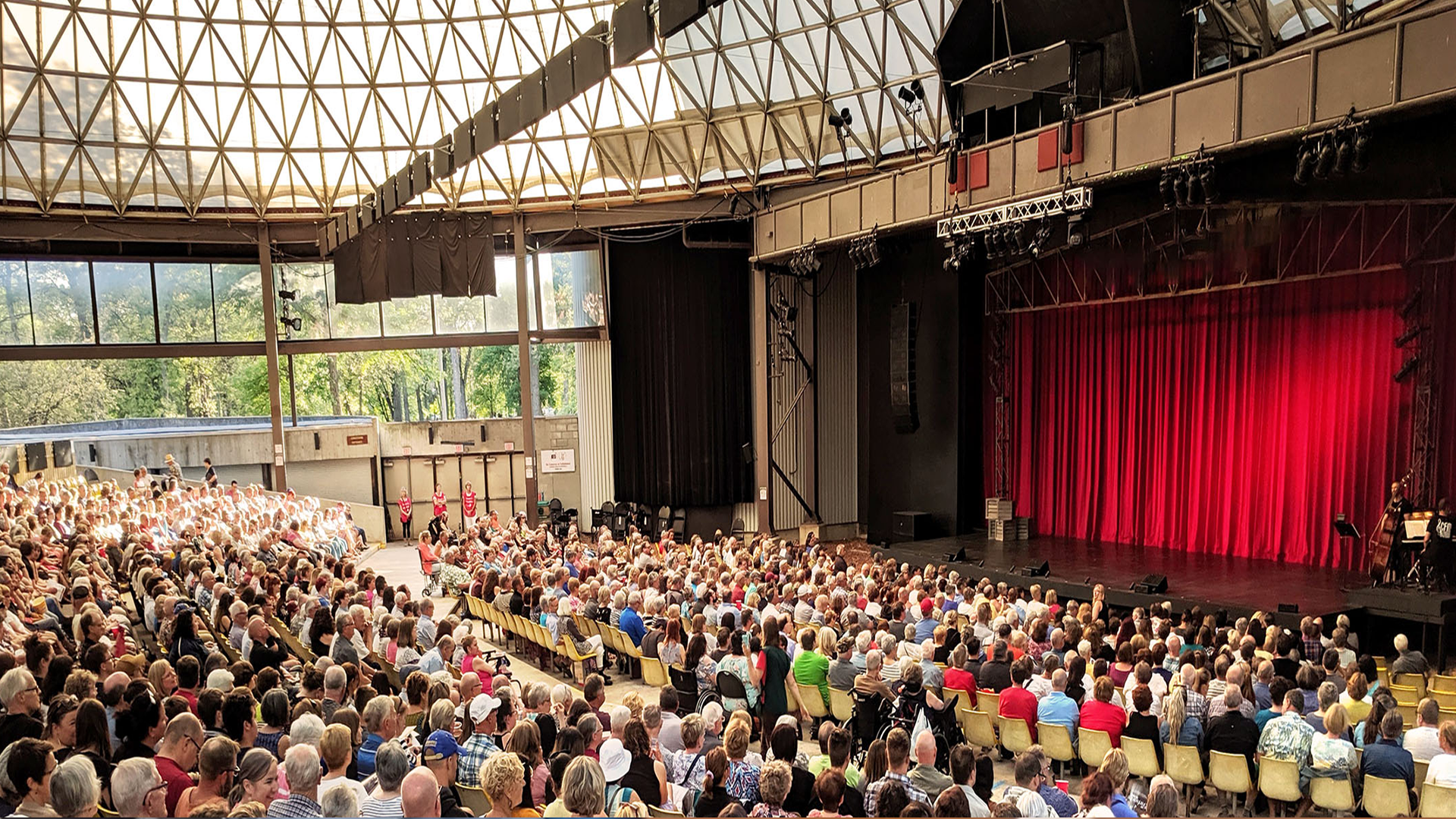 alumni-rainbow-stage