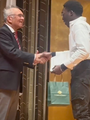 Mr. Toluwalase Omoniyi receives the Ambassador's Award.